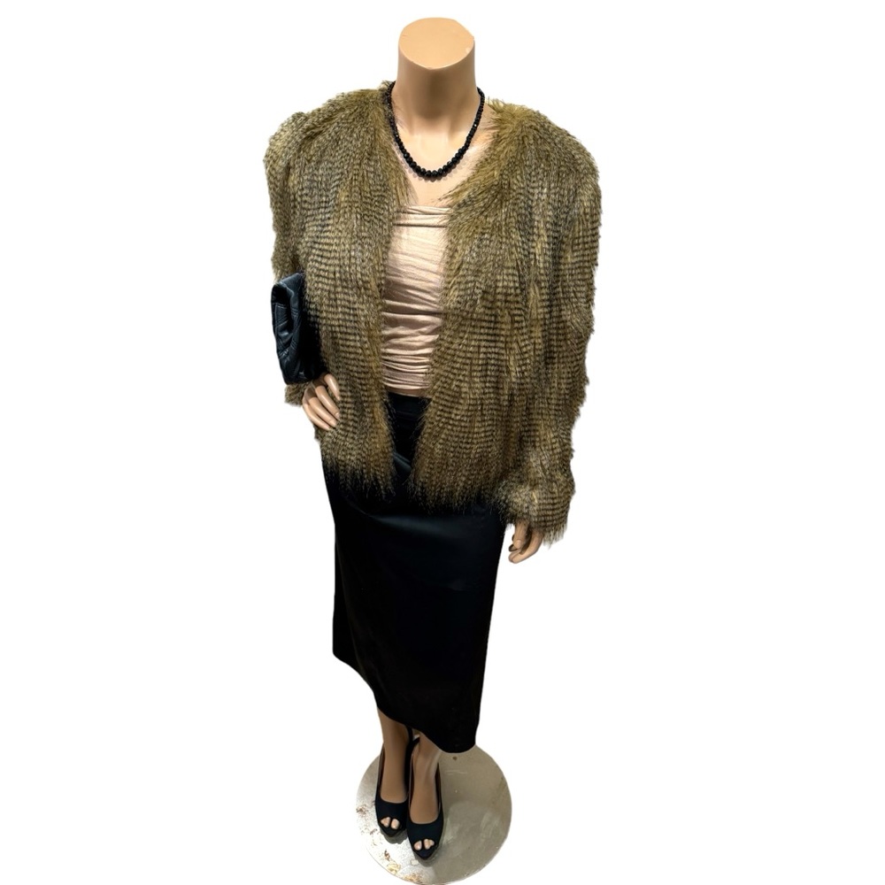 NWT…💕✨ Stunning Vegan Fur